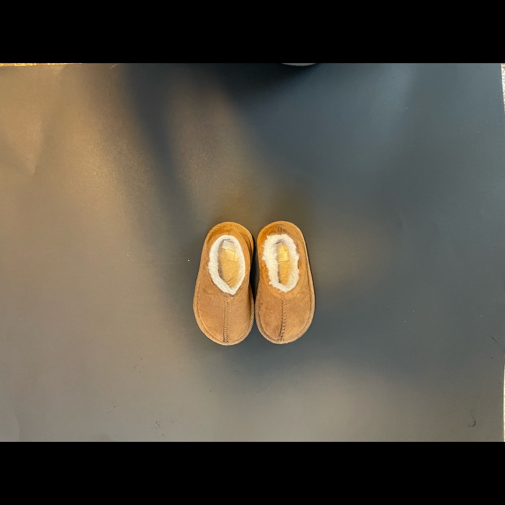 Toddler gen ugg slides